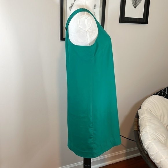 🤩3 for $30 Bundle Deal🤩
J. Crew twist strap green dress - Picture 3 of 10